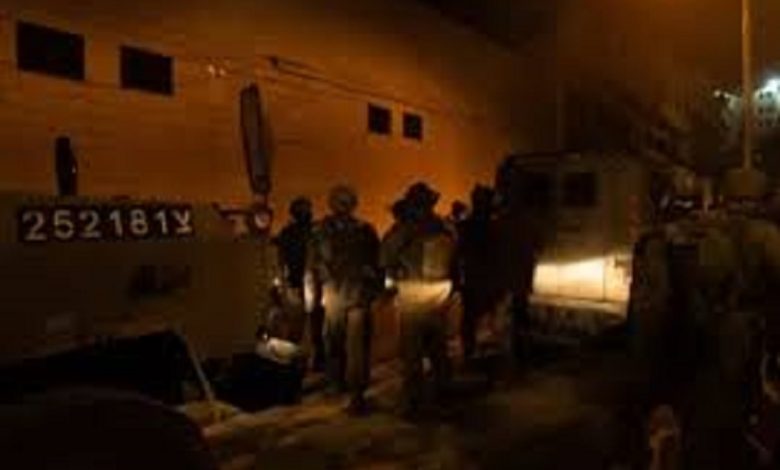 بالفيديو | شرطة الاحتلال تقتحم كنيسًا يهوديًا مناهضًا للصهيونية في القدس المحتلة وتعتدي عليهم بالضرب اثناء تنفيذهم حملة اعتقالات واسعة