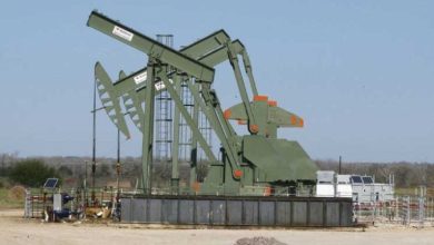 النفط يتراجع مع ترقب المستثمرين لمحادثات “الهدنة” في حرب غزة واجتماع الاحتياطي الاتحادي