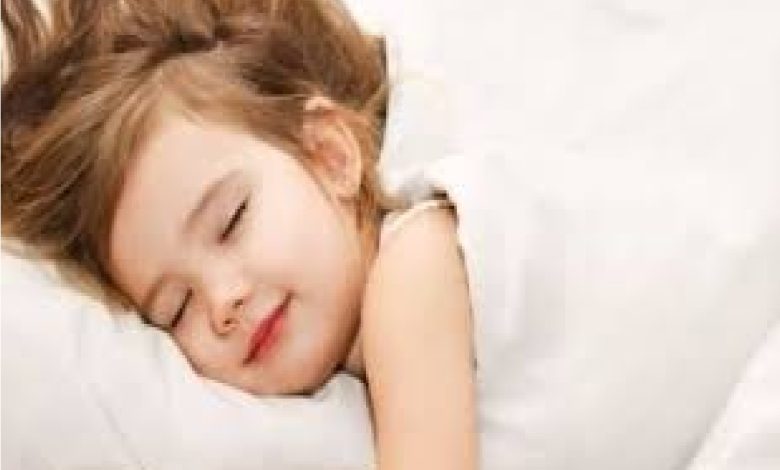 أغذية تساعد الطفل على النوم بهدوء