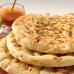 طريقة عمل خبز النان الهندي بالثوم