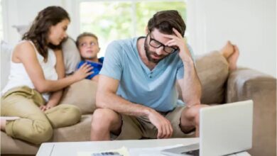فهم كيفية تأثير المشكلات المالية على أطفالك وما يمكنك فعله للمساعدة
