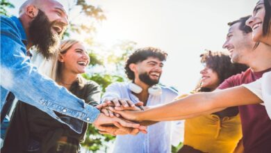 العلاقات الاجتماعية بين الشباب والبنات