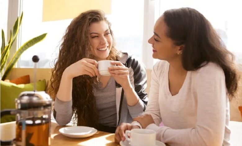 متى يتحول أصدقاء الزوجة إلى تهديد للعلاقة الزوجية ؟