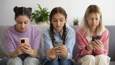 أثر الإدمان على الهاتف في العلاقات والتركيز