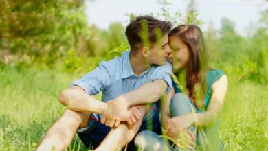 بين البراءة والعاطفة ... دليل التعامل مع الحب المراهق