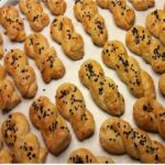 طريقة تحضير كعك مالح بحبة البركة ..