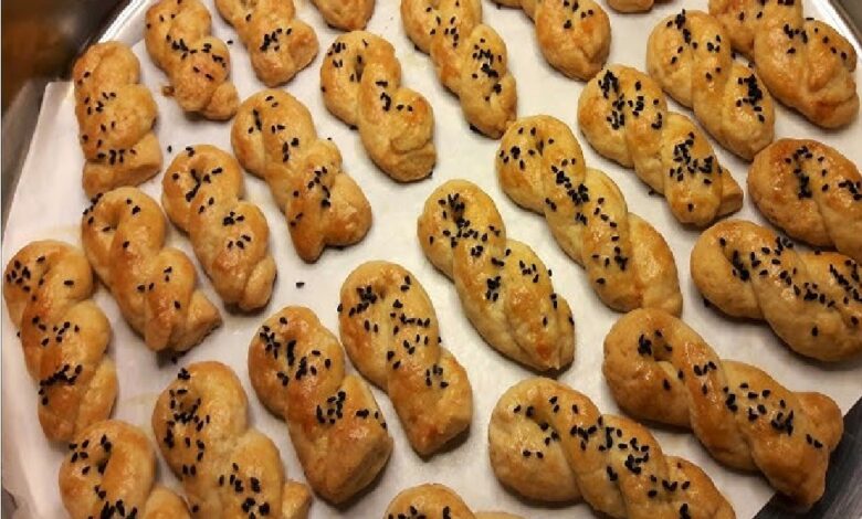 طريقة تحضير كعك مالح بحبة البركة ..