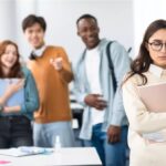 علامات عدم الثقة بالنفس عند المرأة ..