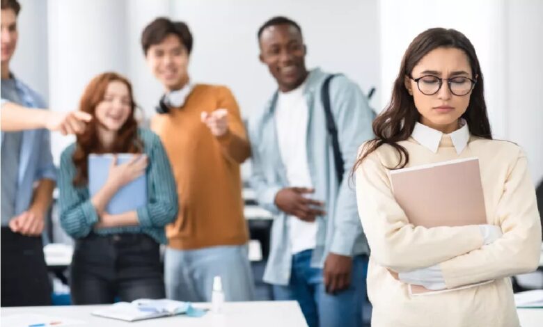 علامات عدم الثقة بالنفس عند المرأة ..