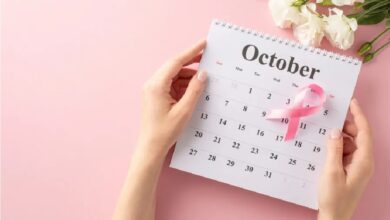 لماذا ارتبط أكتوبر بسرطان الثذي ؟ وما دلالة الشريط الوردي