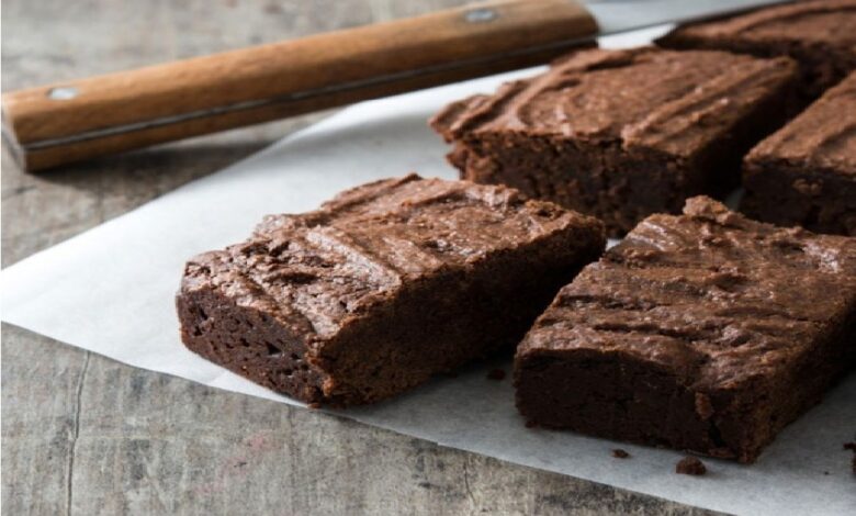 طريقة تحضير براونيز بثلاث مكونات فقط