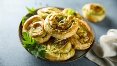 طريقة تحضير سينابون الجبنة والزعتر والزيتون ..