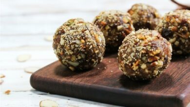 كرات التمر بالجوز والزبيب