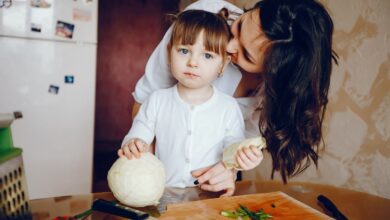 خطوات بسيطة لتقويم سلوك طفلك