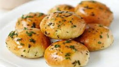 طريقة تحضير كرات الخبز بالثوم الشهية