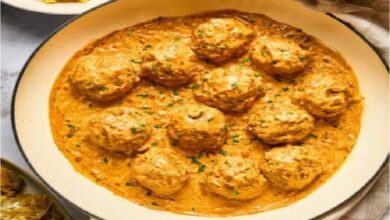 طريقة تحضير كرات الدجاج بالكمثري والزعتر في صوص الزبدة