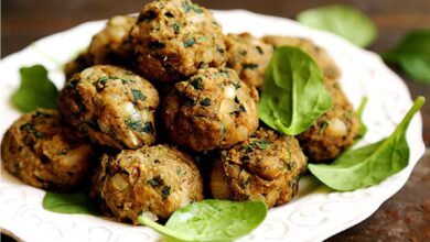 طريقة تحضير كرات السبانخ والكوسا المغطاة بالبقسماط المقرمش