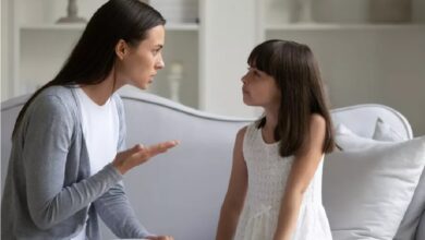 كيف أجعل طفلي العنيد يحبني ويسمع كلامي ؟