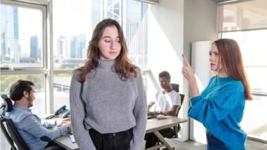 كيف تتعامل مع الإحراج الاجتماعي بين الزملاء ؟