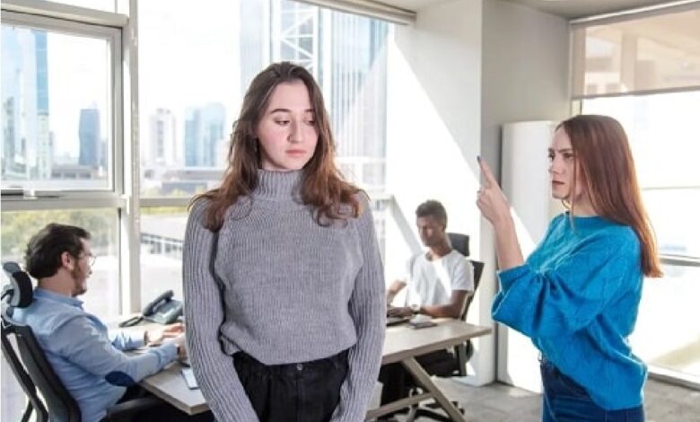 كيف تتعامل مع الإحراج الاجتماعي بين الزملاء ؟