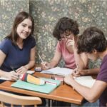 لماذا يشعر الشباب اليوم بالوحدة رغم كثرة الأصدقاء ؟