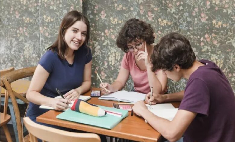 لماذا يشعر الشباب اليوم بالوحدة رغم كثرة الأصدقاء ؟