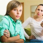 لماذا يكرر طفلك نفس السلوك الخاطىء رغم توجيهك له باستمرار ؟