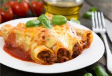 طريقة تحضير كانيلوني باللحم المفروم وصلصة الطماطم