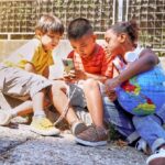 كيف يؤثر استخدام التواصل الاجتماعي على ثقة المراهقين والأطفال بأنفسهم ؟