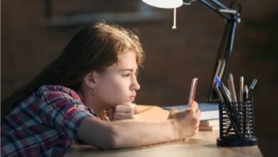 ماذا يحدث عندما تصادرين هاتف طفلك المراهق ؟ وكيف تفعلين ذلك ؟؟