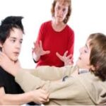 كيف تتعاملين لفض الشجار بين أطفالك ؟