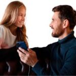 كيف يتعامل الأب مع ابنته في مرحلة المراهقة