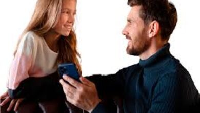 كيف يتعامل الأب مع ابنته في مرحلة المراهقة