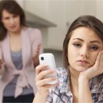 لماذا تسوء علاقة الطفل بوالديه في مرحلة المراهقة ؟