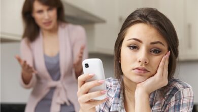 لماذا تسوء علاقة الطفل بوالديه في مرحلة المراهقة ؟