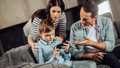 حيلا لعلاج الطفل المدمن على الوشيال ميديا