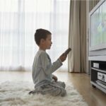 هل شاشات التلفزيون تسبب التوحد أو تأخر النطق ؟