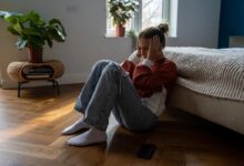 لماذا يفقد المراهقون ثقتهم بأنفسهم ؟ وكيف نعيد بناءها